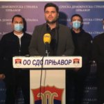 Hrvaćani-novi problemi mještana. Kamioni istresli asfalt na prilaz kućama (Video)