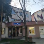 Zavičajni muzej: Kandelabar (stub) sa pet lampi, simbol Prnjavora