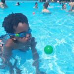 Predstava “Tinejdžitis” za djecu sa Kosova i Metohije