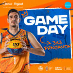 Diplomirani profesor drži časove harmonike