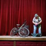 PRNJAVORČANIN ZADOBIO TEŠKE POVREDE Pregazio ga tratkor dok ga je palio uz pomoć kablova