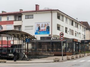 Postavljen pano sa najboljim studentima opštine Prnjavor u 2021. godini