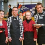 Pet lampi: Potreban konobar ili konobarica za stalno zaposlenje