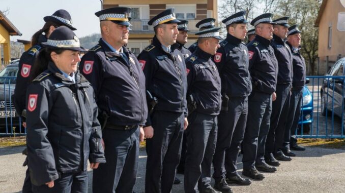policija