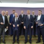 Pratimo tendere: Za nabavku vertikalne saobraćajne signalizacije sa ugradnjom na području opštine Prnjavor 17 094,00 KM