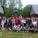 When to Be Specialize in Online Dating