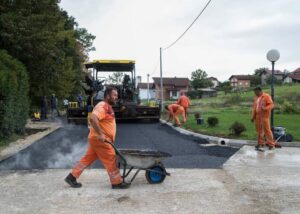 Za asfaltiranje lokalnih i gradskih puteva 427 350,00 KM bez PDV