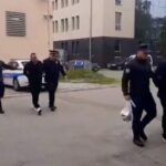 Volonteri Opštinske organizacije Crvenog krsta u subotu ispred tržnih centara u Prnjavoru