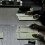 Volonteri Opštinske organizacije Crvenog krsta u subotu ispred tržnih centara u Prnjavoru