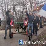 Mještani Novog Naselja u Štrpcima uz pjesmu i druženje organizovano pekli božićne pečenice (FOTO)