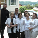 Mladelački sjaj ispunio ulice Prnjavora: Maturanti CSŠ ”Ivo Andrić” kroz defile pronijeli radost i veselje (FOTO)