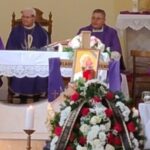 “Jedna osoba je ležala NASRED CESTE, druga je bila u kanalu” Nastavljeno suđenje za tešku nesreću kod Prnjavora u kojoj su POGINULE 4 OSOBE, tragovi krvi stradalog PRONAĐENI na vozilu optuženog