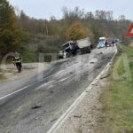 Sudar na putu Prnjavor-Derventa: Vatrogasci na terenu, obustavljen saobraćaj