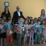 Đake OŠ “Vuk Stefanović Karadzić” u Donjim Vijačanima obradovao Sveti Nikola (FOTO/VIDEO)