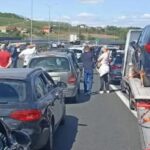 ”Volvo” podletio pod kamion koji je, zbog nezgode, stajao na putu