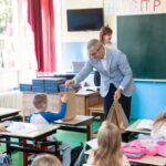 Oglasilo se školsko zvono: Pokloni za prvačiće u Prnjavoru Prilog TV K3