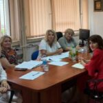 Pala bandera na automobil ispred Osnovne škole „Branko Ćopić“