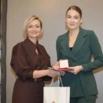 Porodični haos za pamćenje: Hit komedija „Luda kuća balkanska“ izvedena pred prnjavorskom publikom – Početak dana TV K3 (VIDEO)