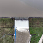 Voda počela da preliva preko brane Drenova: Oko 1.300 kubika u minuti otiče nizvodno, voda počupala mrežu i riba prelazi preko preliva VIDEO/FOTO