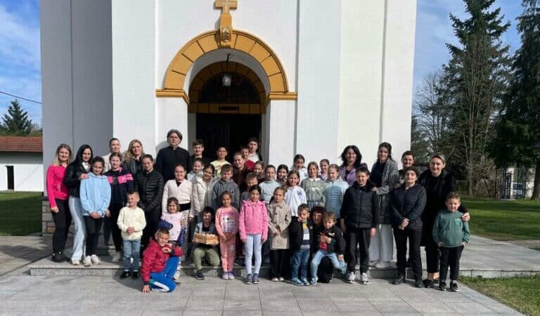 Vaskrลกnja djeฤija radionica u Potoฤanima (FOTO)
