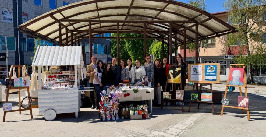 GimnazijArt Market โ podrลกka mladim talentima danas na Trgu srpskih boraca!