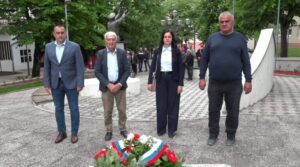 Tekovine NOR-a i velike pobjede traju u Prnjavoru: Grad polaganjem vijenaca obilježio Dan pobjede (FOTO)