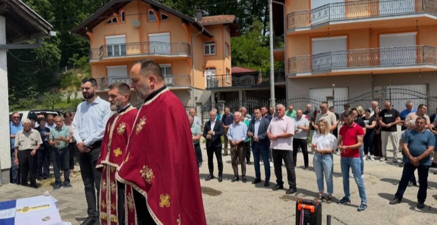 Sluลพen parastos za poginule borce iz Okolice i Donje Mravice