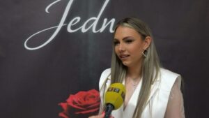 Otvorena prva samostalna izložba Tamare Gligorić “Jedna” (FOTO)