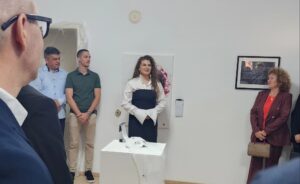 Tea Borodenko predstavila izložbu „Fobije“ u Prnjavoru (FOTO)