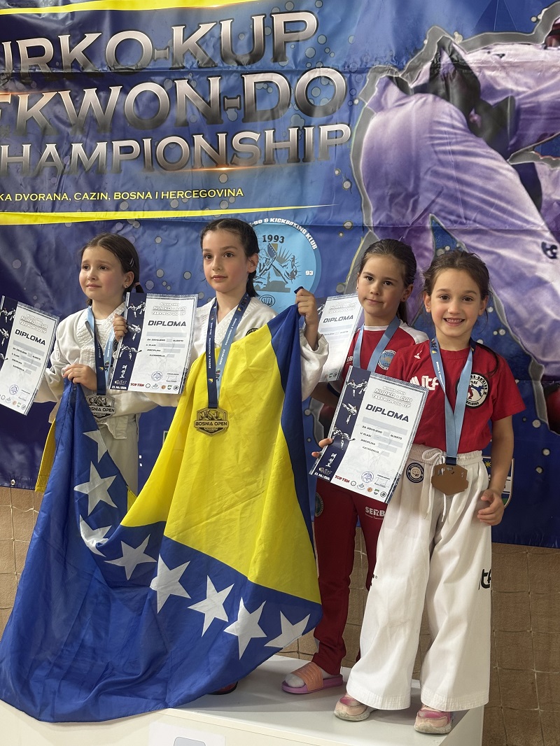 Taekwondo klub iz Prnjavora osvojio 16 medalja na „Bosna Open 2026“ u Cazinu