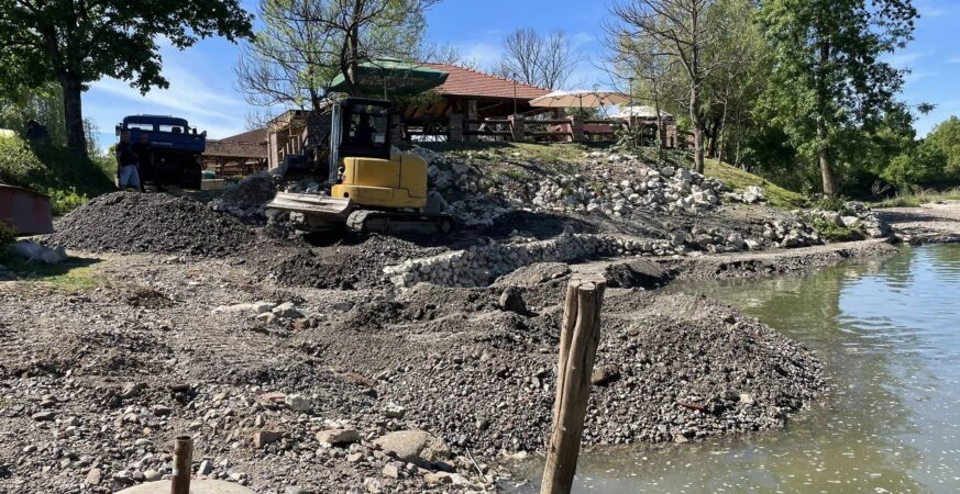 Ukrinski raj: Plaลพa u nastajanju na obali Ukrine