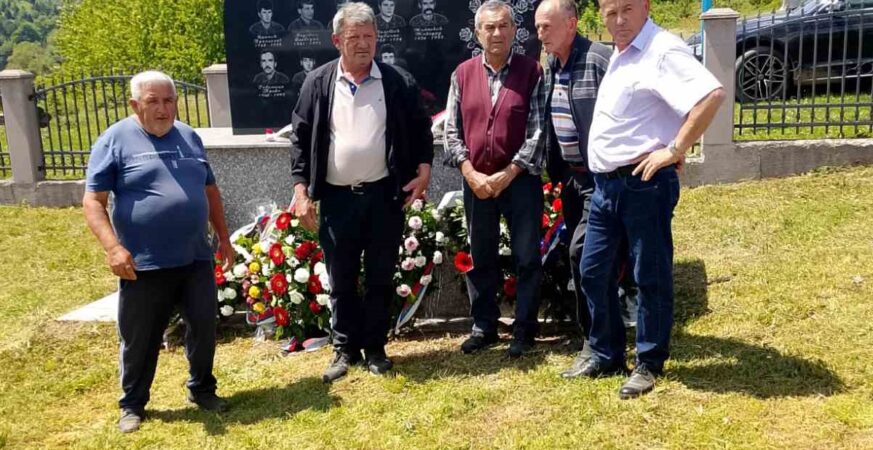 Borci iz Prnjavora odali poฤast poginulim junacima na Vuฤijoj planini