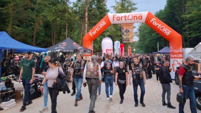 Prnjavorski ’’Bajk fest’’ ponovo promoter motora, muzike i druženja: Bajkeri defileom i dobrom zabavom ukrasili prnjavorske ulice (FOTO)