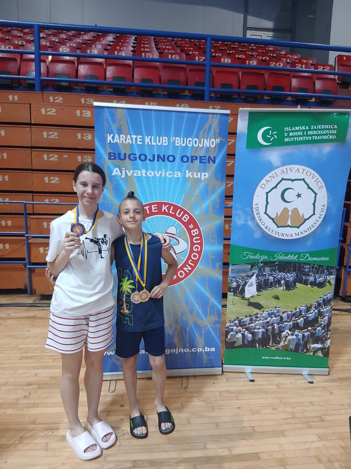 Brat i sestra Jović donijeli su tri medalje u Prnjavor sa karate turnira “Bugojno Open”.