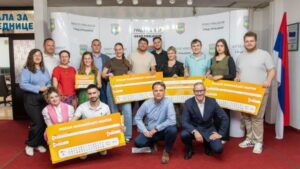 Omladinska banka Prnjavor: Potpisani ugovori o realizaciji pet projekata