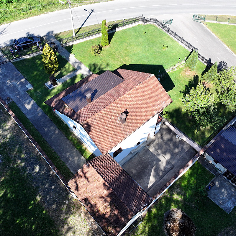 Na prodaju porodična kuća sa 3.737 m² zemljišta u MZ Velika Ilova, 15 minuta od Prnjavora