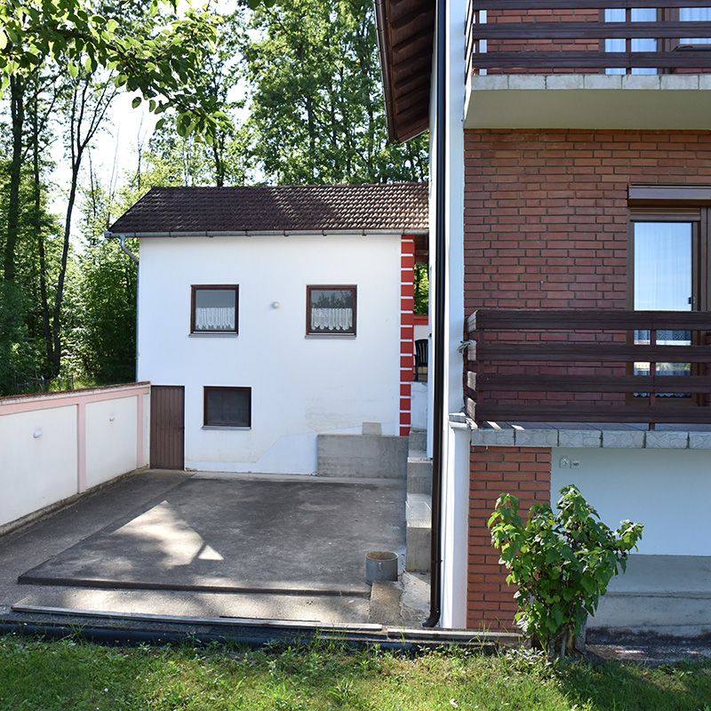 Na prodaju porodična kuća sa 3.737 m² zemljišta u MZ Velika Ilova, 15 minuta od Prnjavora