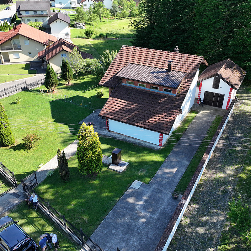 Na prodaju porodična kuća sa 3.737 m² zemljišta u MZ Velika Ilova, 15 minuta od Prnjavora
