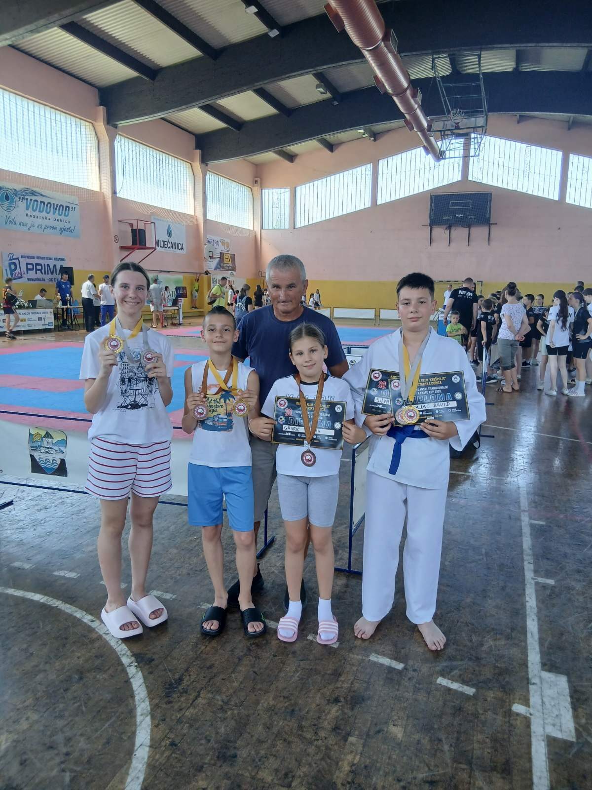 Karatisti “Ipona” osvojili tri zlata i ukupno osam medalja u Kozarskoj Dubici