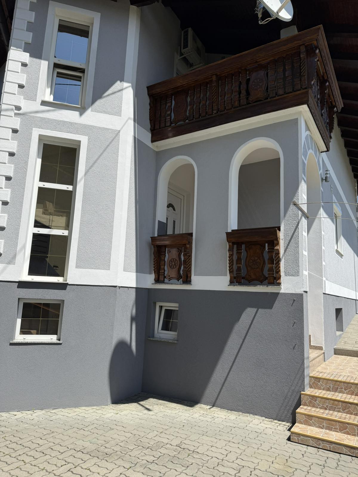 Na prodaju imanje sa dvije kuće – plac 590 m², kompletno uređeno i useljivo