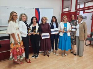 Nastavnici iz Prnjavora među najboljima u Republici Srpskoj: Osvojili priznanja na konkursu „Aplauz za nastavnika“