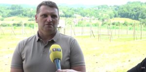 Porodica Novaković iz Prnjavora zadovoljna uzgojem krastavaca kornišona (Zemlja izvor života) TV K3