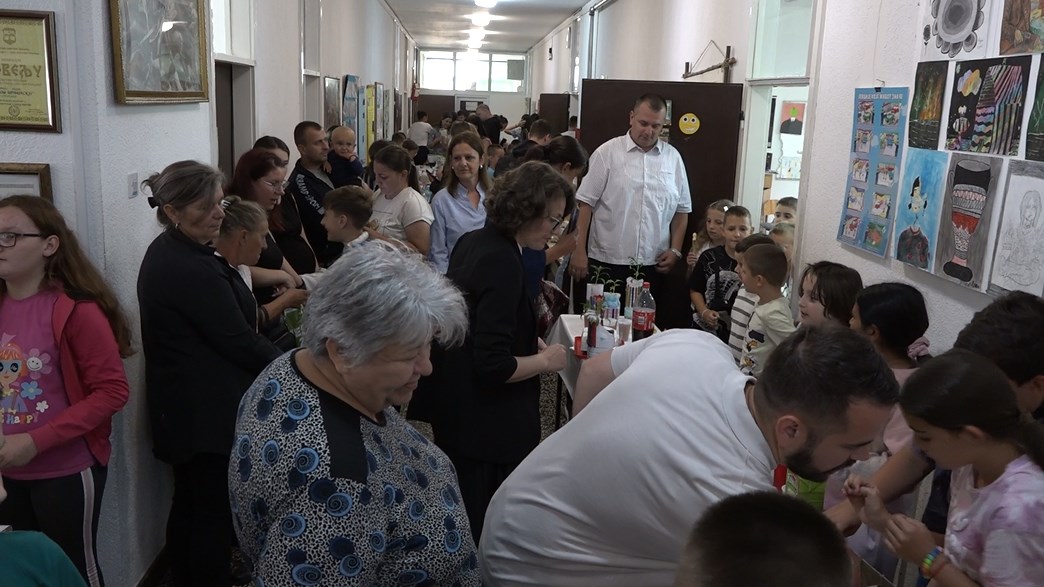 Prnjavor: Održan “Porodični bazar” u OŠ “Miloš Crnjanski” u Potočanima (FOTO)