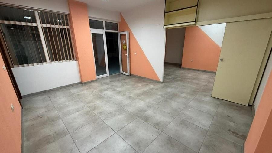 Izdaje se poslovni prostor u Prnjavoru – moguć zakup 50 m² ili dva prostora po 25 m²