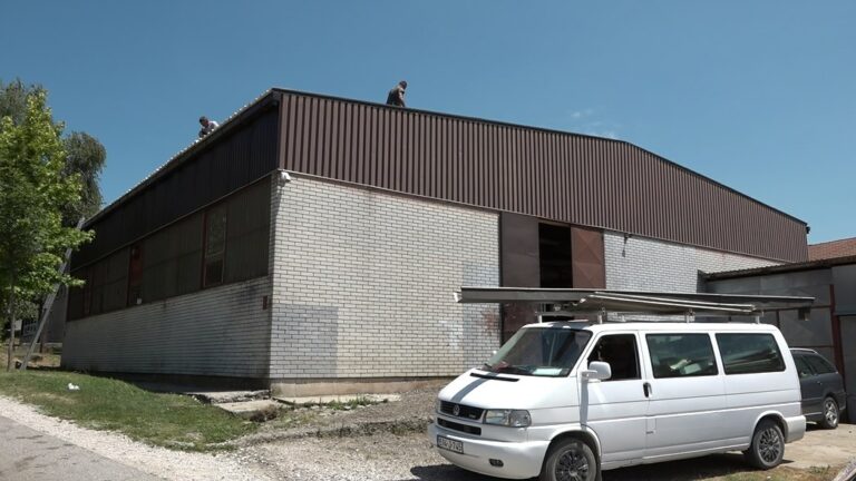 U toku rekonstrukcija krova na mašinskoj radionici u CSŠ “Ivo Andrić” (FOTO)