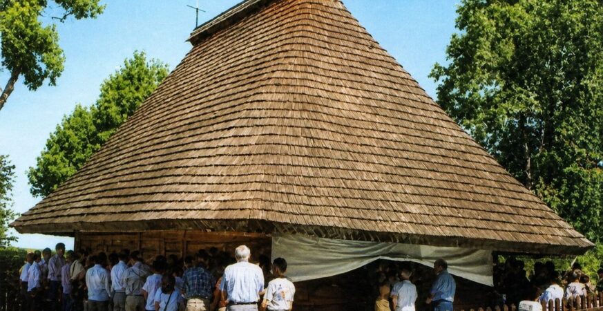 Crkva brvnara u Palaฤkovcima โ viลกe od 180 godina ฤuva vjeru i istoriju Prnjavora