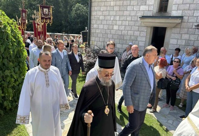 Dodik u manastiru Stuplje; Uฤestvovao u litiji (FOTO)