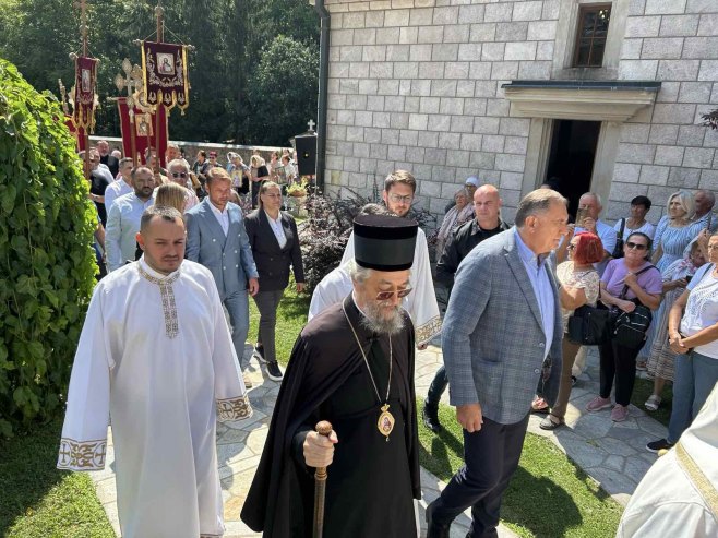 Dodik u manastiru Stuplje; Učestvovao u litiji (FOTO)