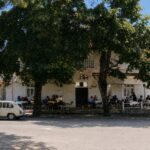 Zašto su najbolje gradske proslave ove sezone preselile na travu? (Restoran vs. Vikendica)