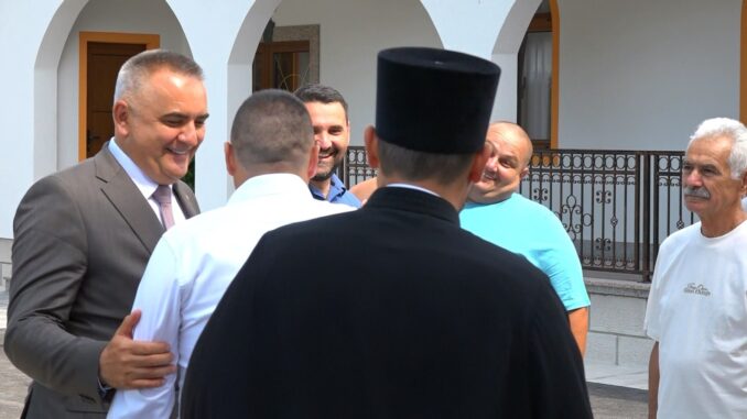 Minić, Mikić i Klokić u Naseobini Lišnja kod Prnjavora: Obišli radove oko hrama (FOTO/VIDEO)